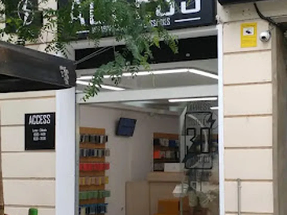 Access Store, Móviles Artós, Sarrià