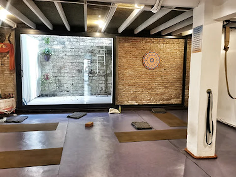ACROYOGATHAI