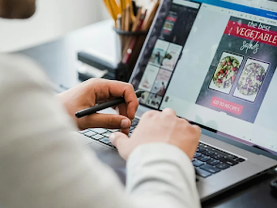 Agencia diseño web Barcelona · criXa
