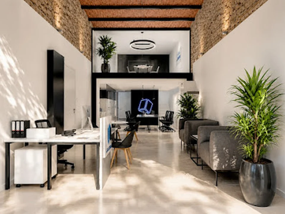 Agencia Inmobiliaria en Sants y Montjuïc | La Casa Agency