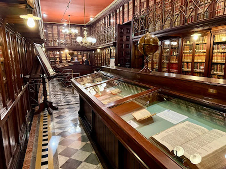 Biblioteca Pública Arús