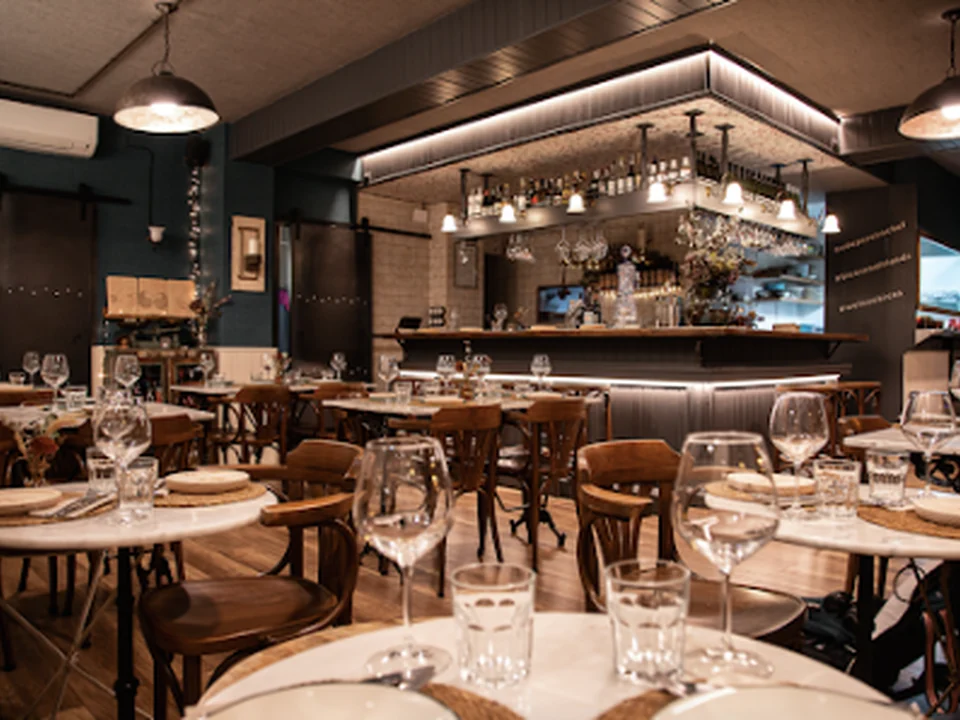 Bicos Restaurant