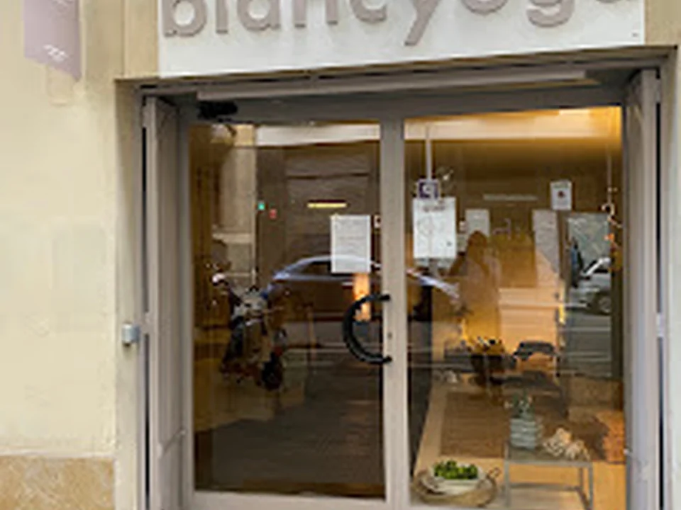 blanc yoga Eixample