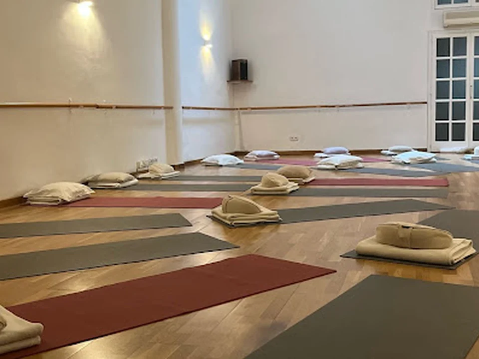 blanc yoga Sant Gervasi