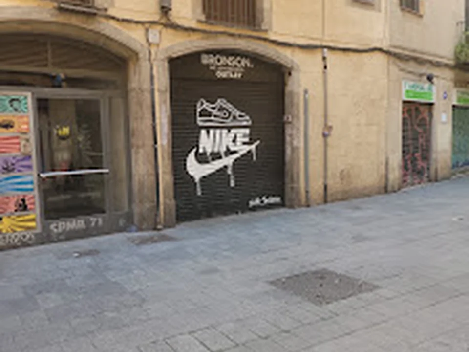 BRONSON Sneaker Outlet Nike / Jordan