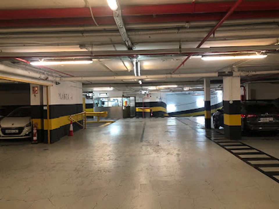 Carrer de Flos i Calcat, 20 Garage