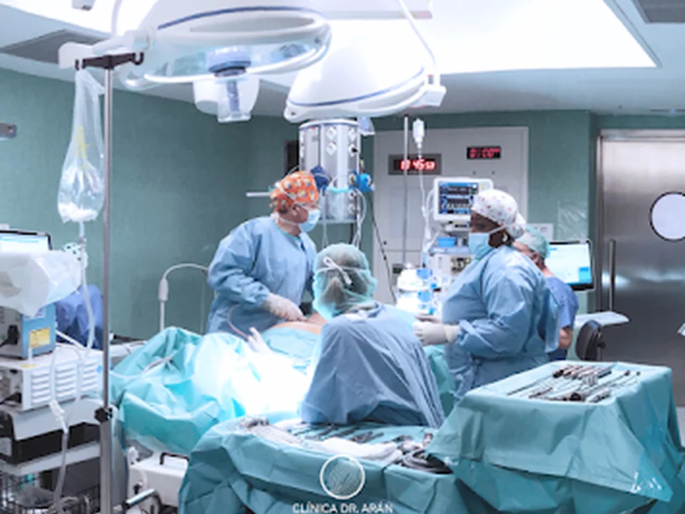 Cirugía Plástica y Estética en Barcelona | Clínica Dr. Arán