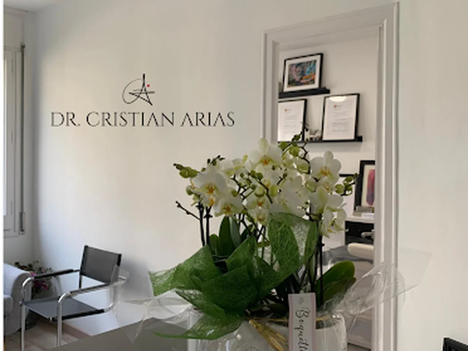 Clínica de Doctor Cristian Arias - Consulta de Dermatología Clínica, Medicina Estética y Láser