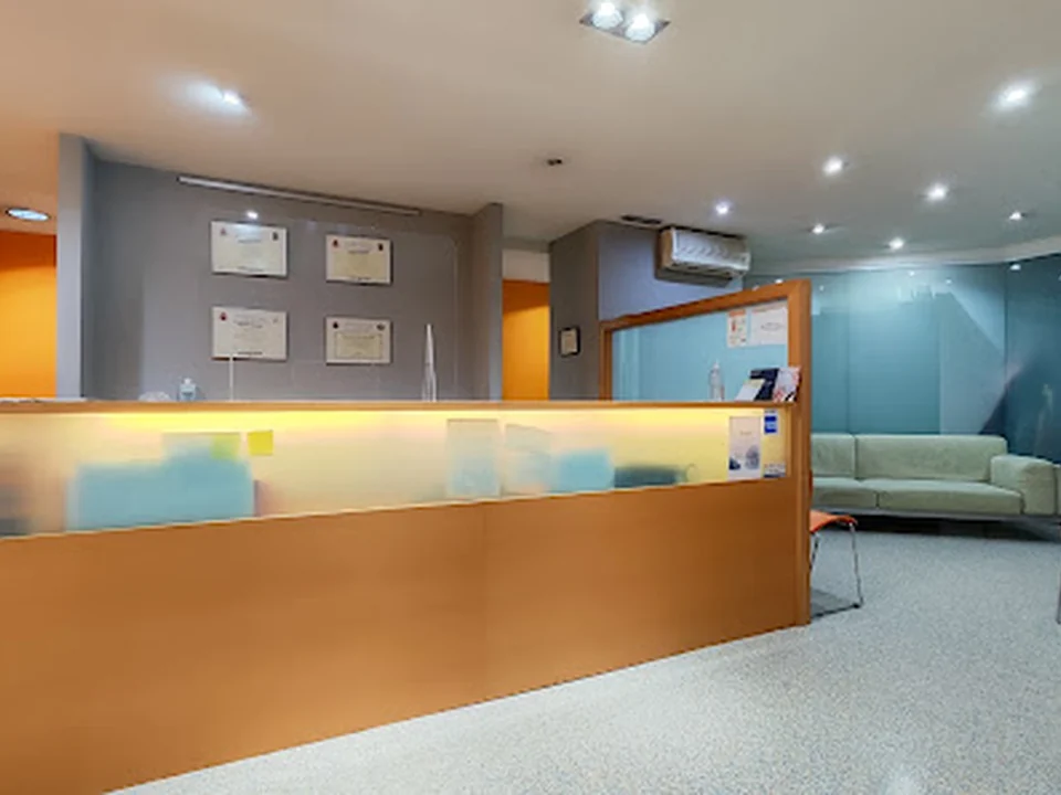 Clínica Dental Brandt-Lafuente | Odontología Integral, Implantes y Ortodoncia en Barcelona