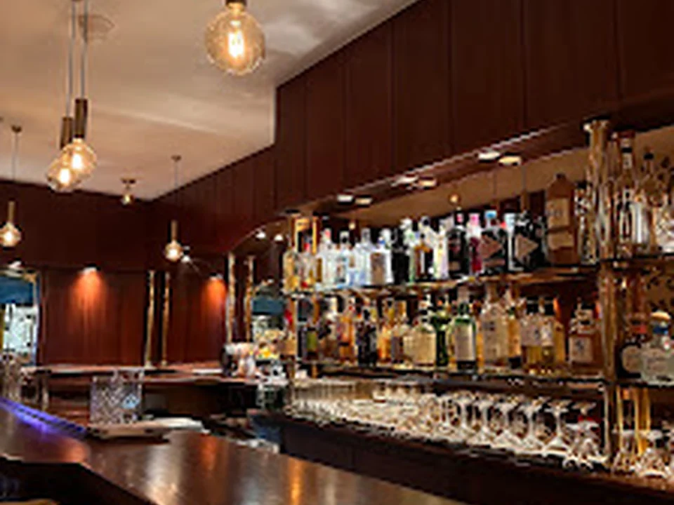 COBBLER COCKTAIL BAR