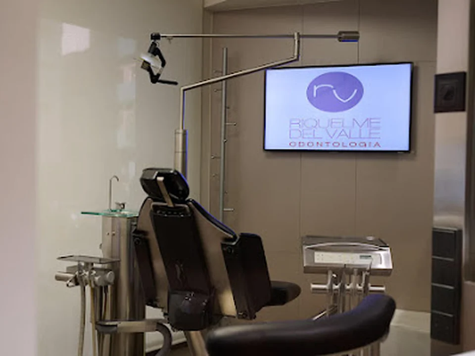 DENTISTA RIQUELME DEL VALLE ODONTOLOGIA