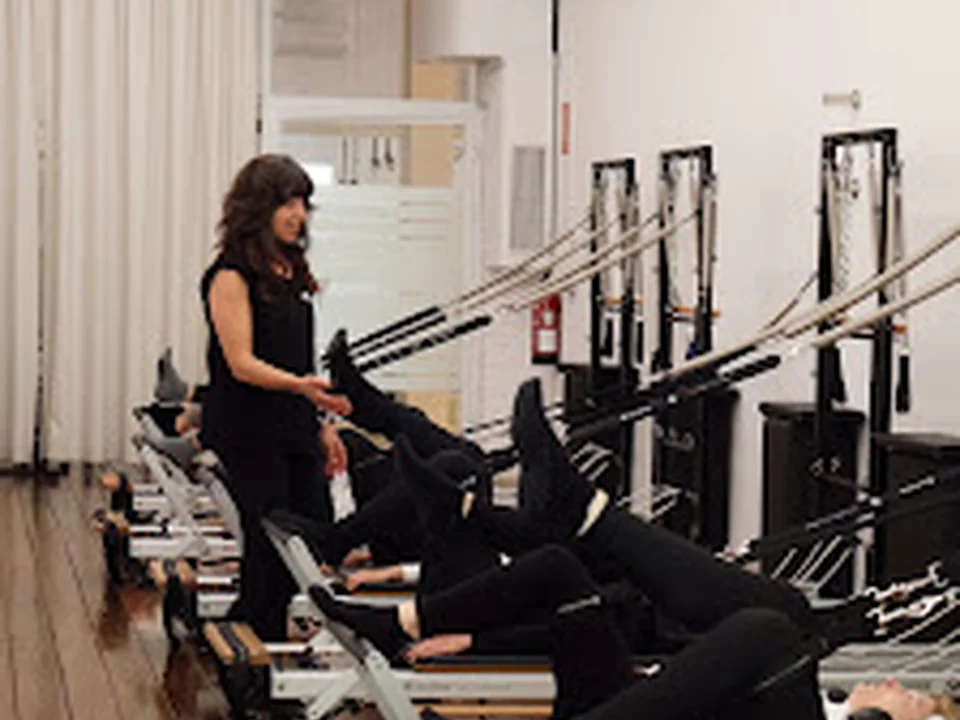 dona 10 Centre de Pilates i Ioga Barcelona - Sagrada Família
