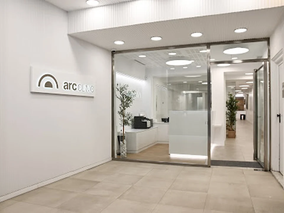 Dr. Carlos Ruiz Lapuente - ARC CLINIC