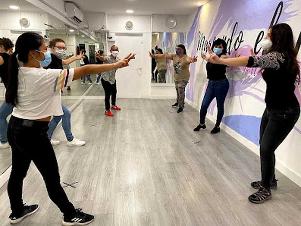 Escola de dansa i batxata Marcant el pas