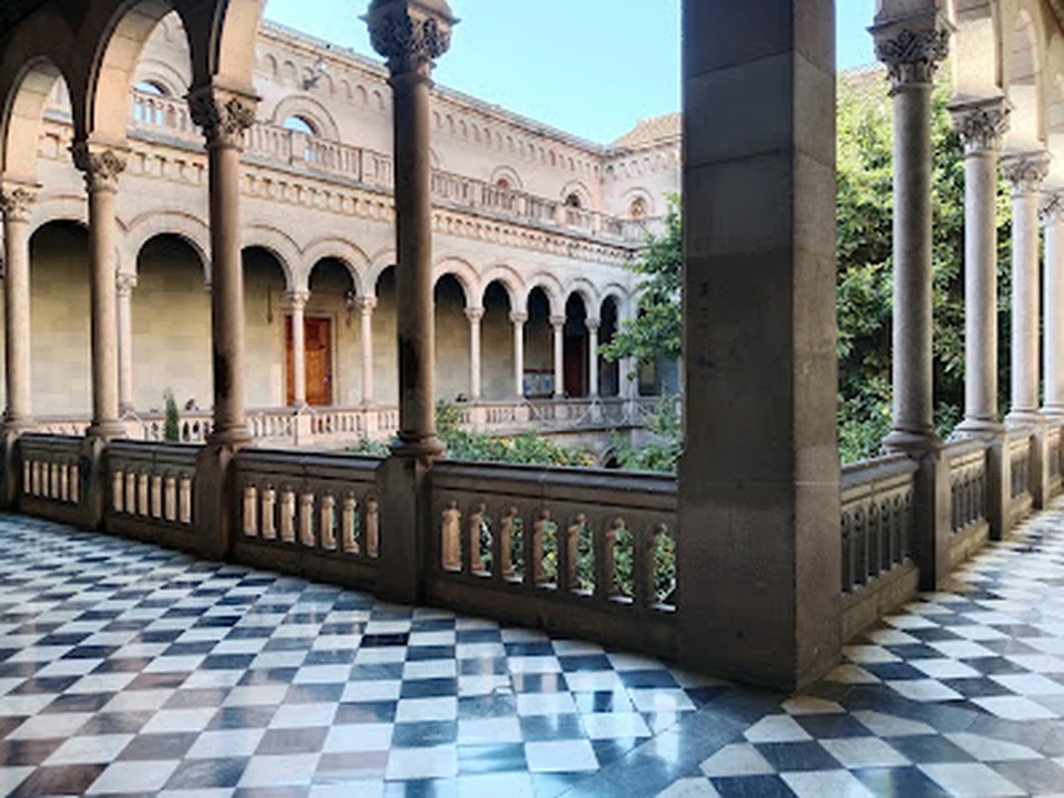 Facultat de Filologia i Comunicació - Universitat de Barcelona
