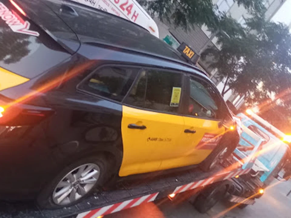 Grúas en Barcelona|Grua particular|Grúas 24 horas