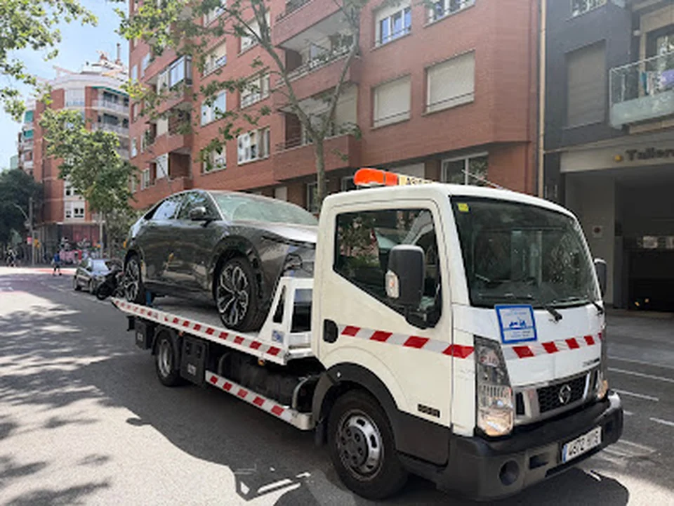 Grúas en Barcelona |Servicio de Grúa | Grúa 24 horas