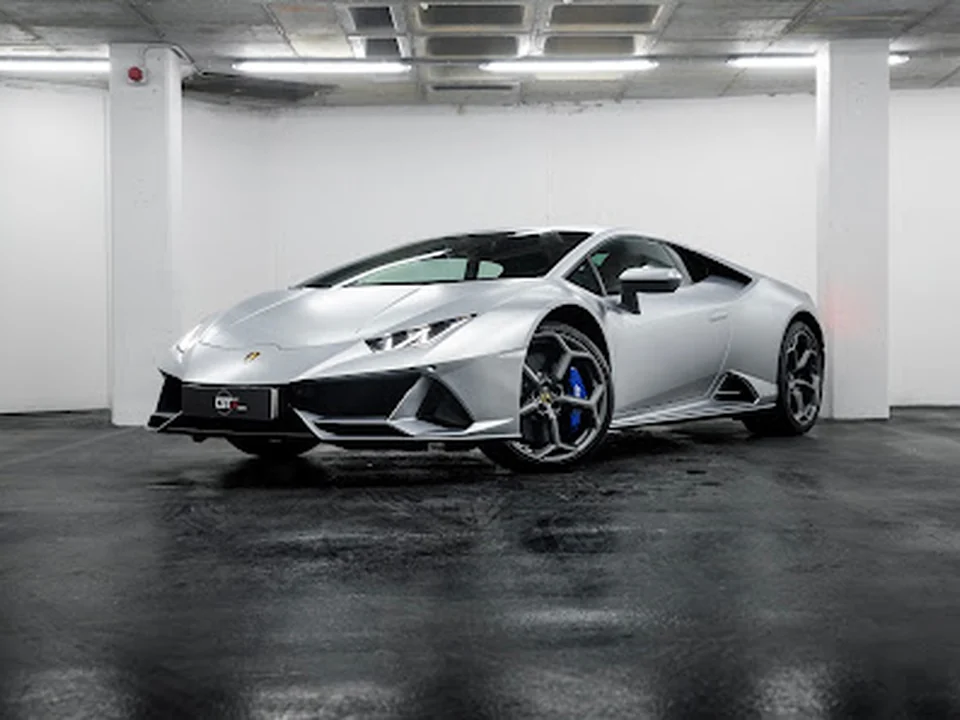 GT Rentals | ALQUILER de COCHES de LUJO Barcelona