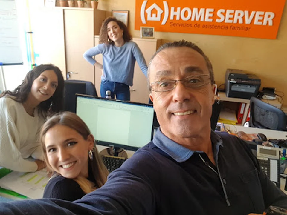 Home Server SL | Cuidado de personas mayores a domicilio.