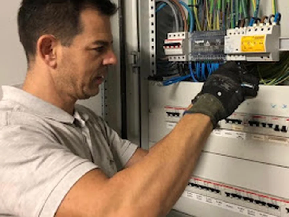Insop SL | Electricistas autorizados