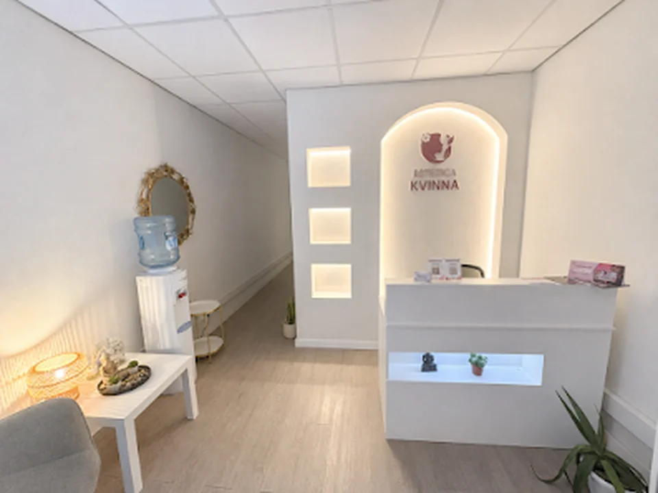 Kvinna Estética Barcelona - Gràcia / Maderoterapia / Masajes reductores / Faciales / Postoperatorios