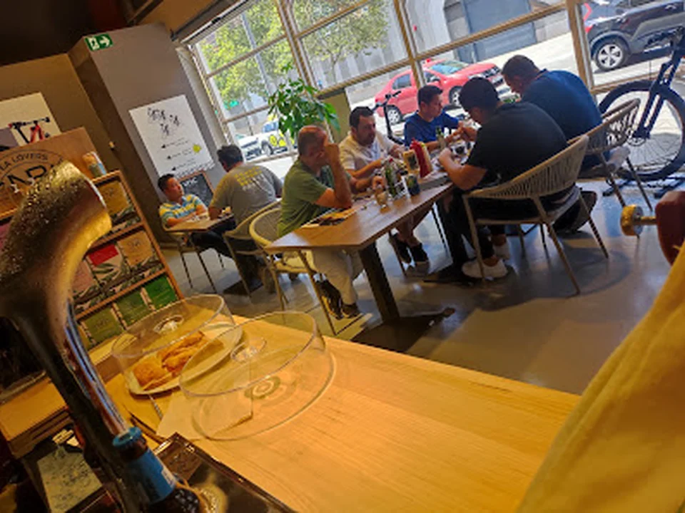 Macvol Ebike and sports bar