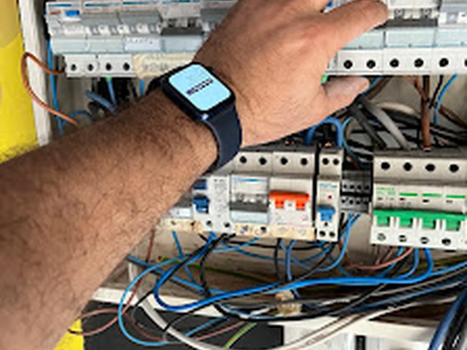 mgelectric electricista barcelona urgencias electricidad fontanería boletines luz y agua