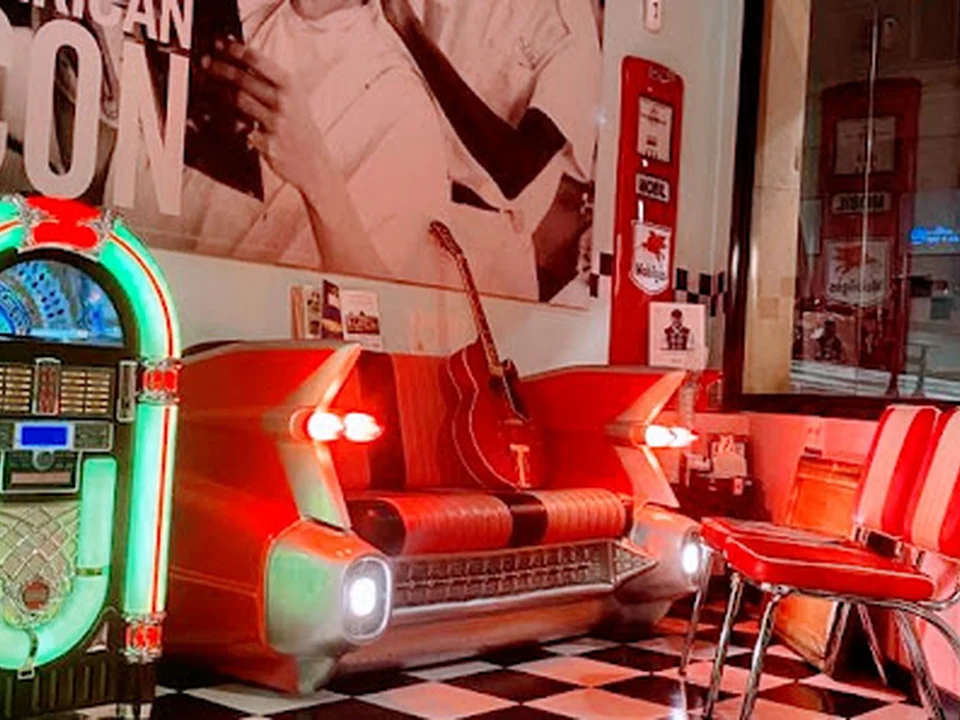 Moy's Barber Shop