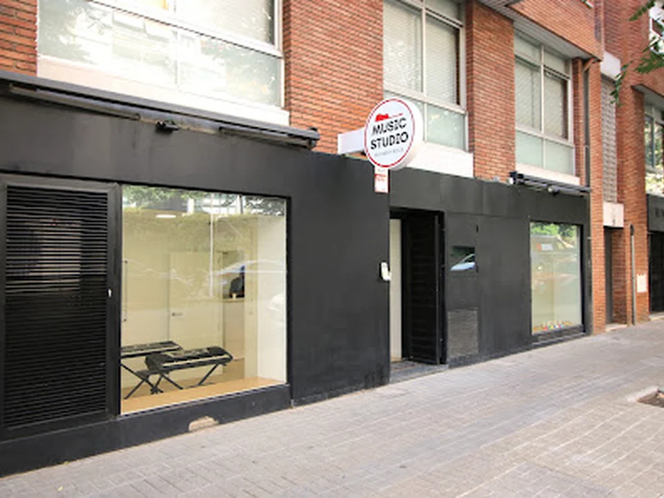 Music Studio by Pablo Roca - Escuela de música