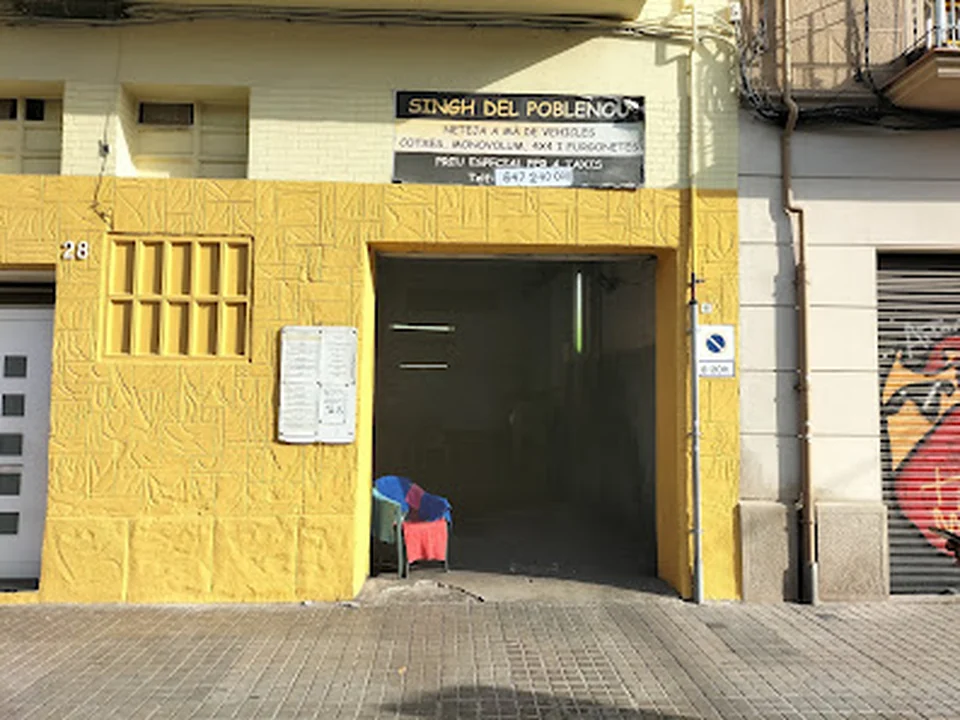 Neteja de vehicles Singh Del Poblenou