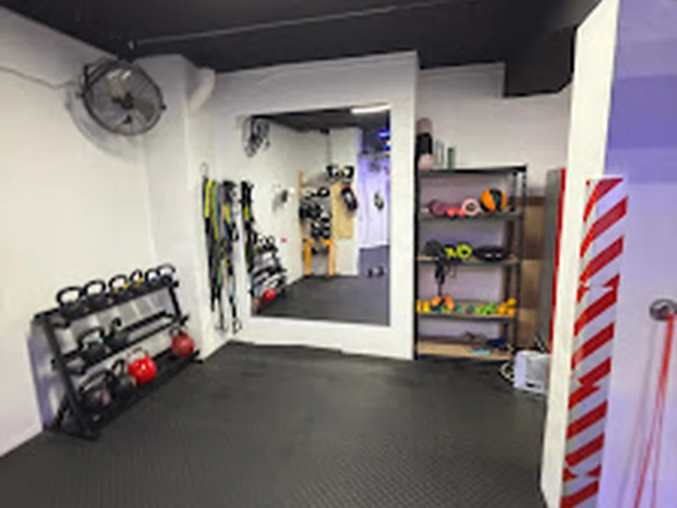 Red Corner. Combat club