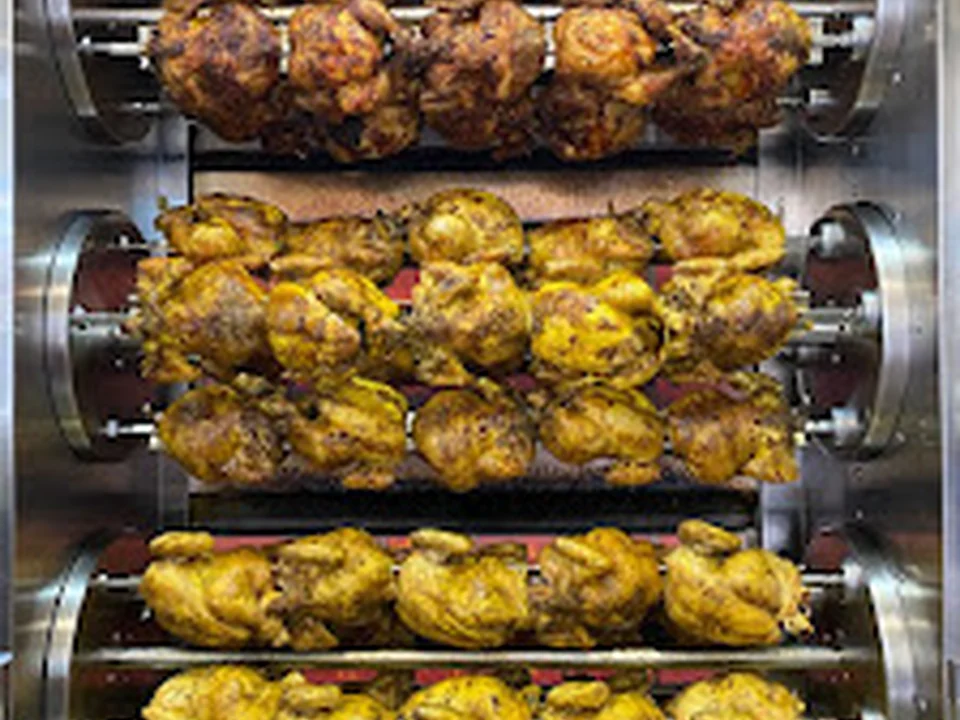Rostisseria la Gallina Presumida. Pollastre a l'Ast, cuina catalana i veneçolana