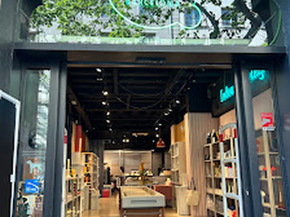 RS Barcelona, Tienda de Mobiliario y Mesas de Juego de diseño