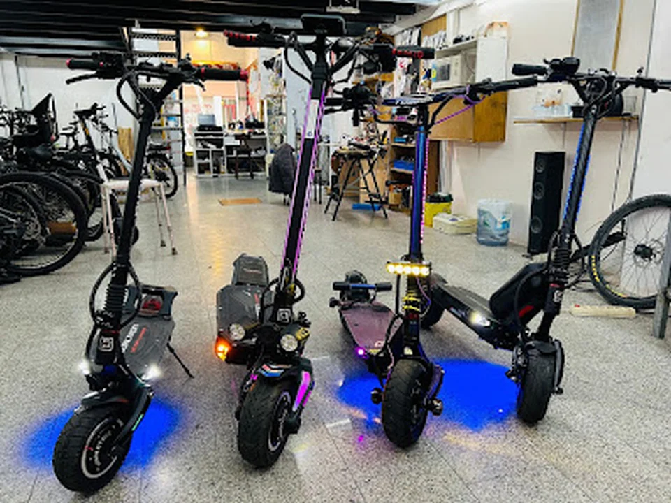 Taller de reparación de patinetes