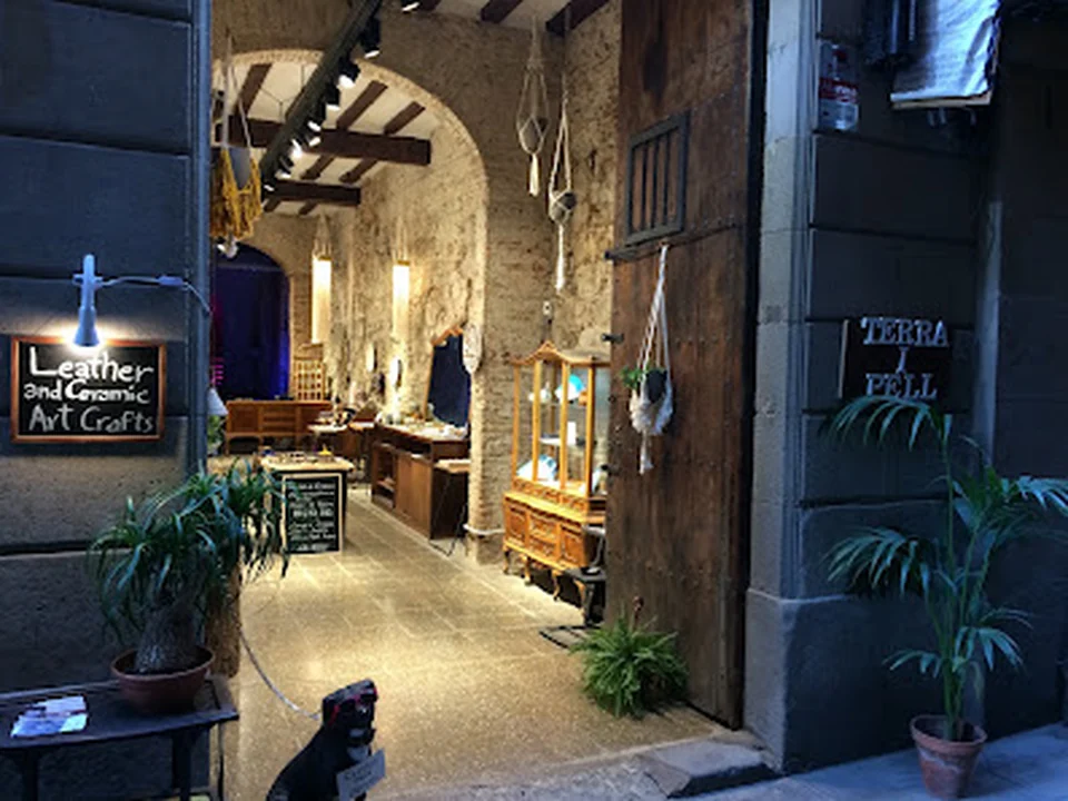 Terra i Pell - Taller de Ceràmica, Joieria i Cuir a Barcelona