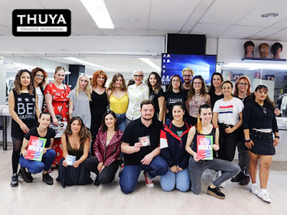 Thuya Escola