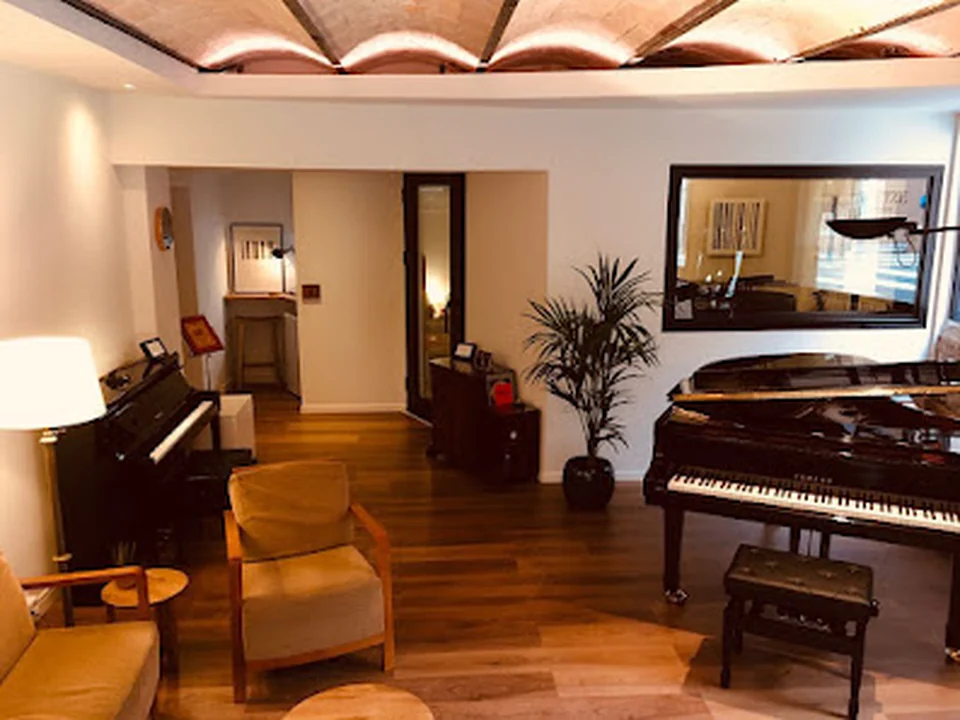 Tretze piano studio