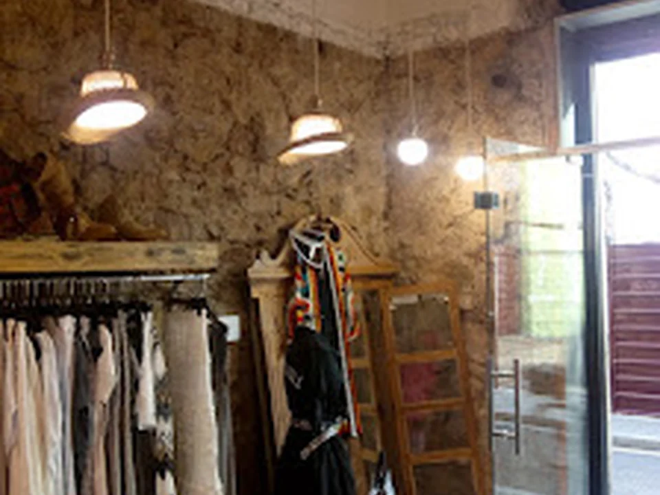 Why Not ? Barcelona. Tienda de Ropa para mujeres modernas. Estilo baggy, street style, denim Style, casual. Complementos.