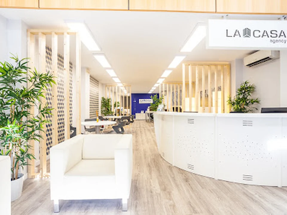 Agencia Inmobiliaria en Sagrada Familia | La Casa Agency, Barcelona